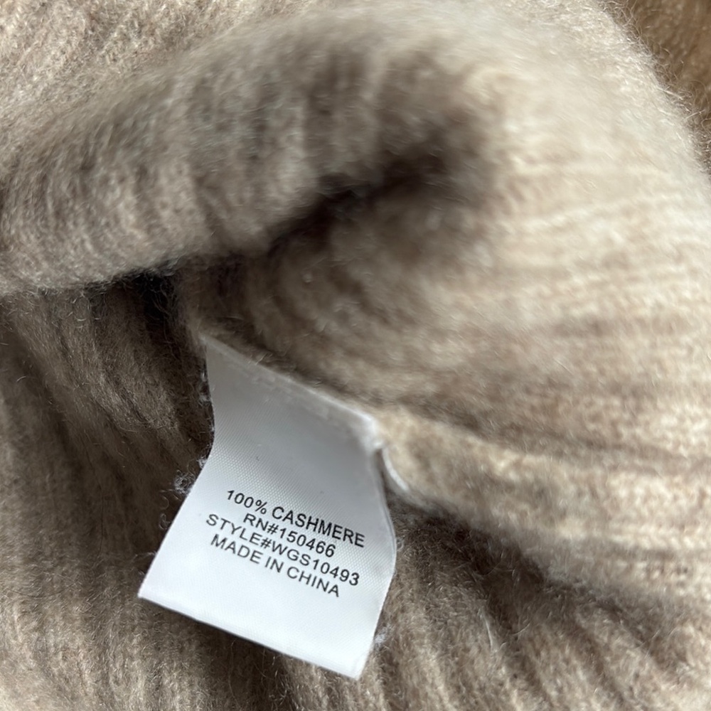 Cashmere V-neck Ribbed Sweater - Picture 3 of 3